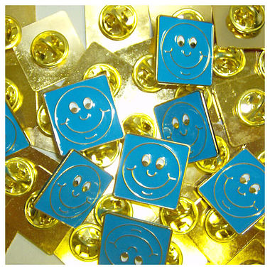 Enamel Smile Badge - Blue - 20mm