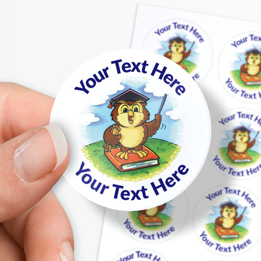 Personalizable sticker with an owl character holding a book and a graduation cap, held by a hand.