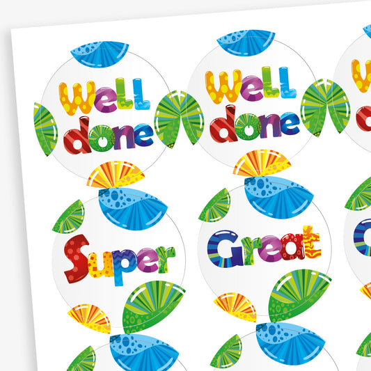 A sheet of 32mm circular stickers with bubble-gum scent.  Featuring semi circle fruit pieces surrounding phrases such as 'Well done', 'Super', and 'Great'. 
